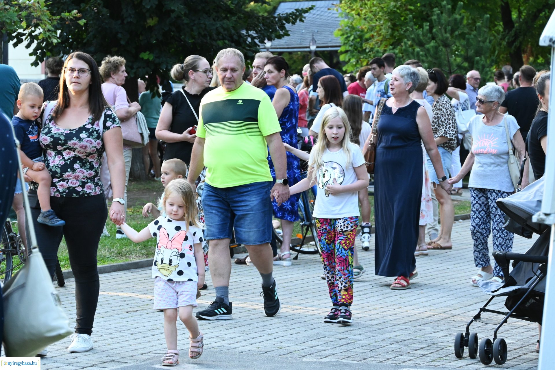 Granville Pillar és kísérő zenekara a Zene Sóstón programsorozat színpadán