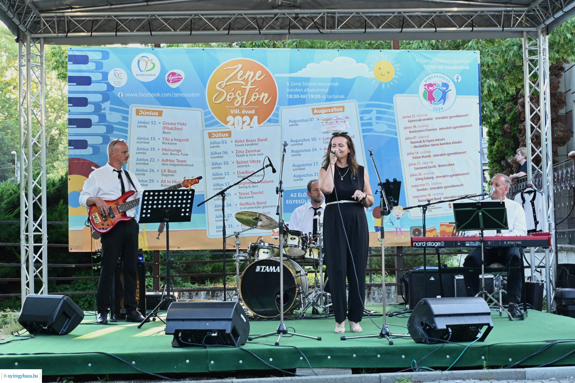 Granville Pillar és kísérő zenekara a Zene Sóstón programsorozat színpadán