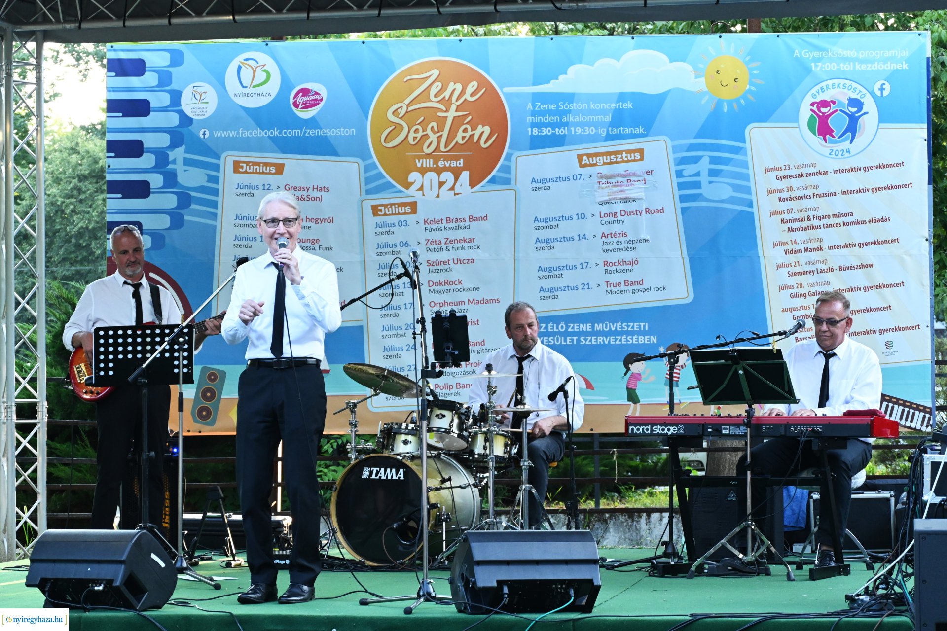 Granville Pillar és kísérő zenekara a Zene Sóstón programsorozat színpadán