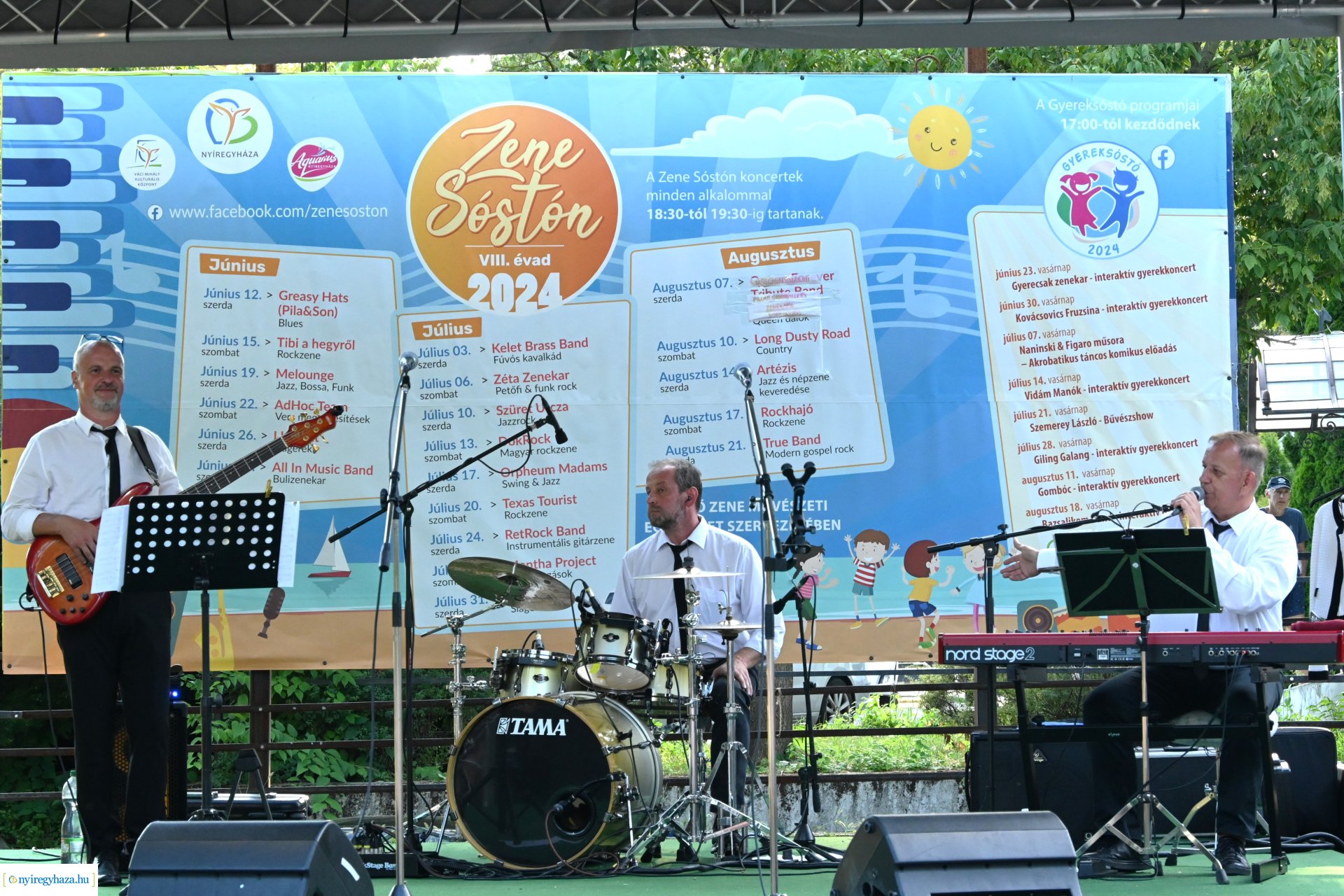 Granville Pillar és kísérő zenekara a Zene Sóstón programsorozat színpadán