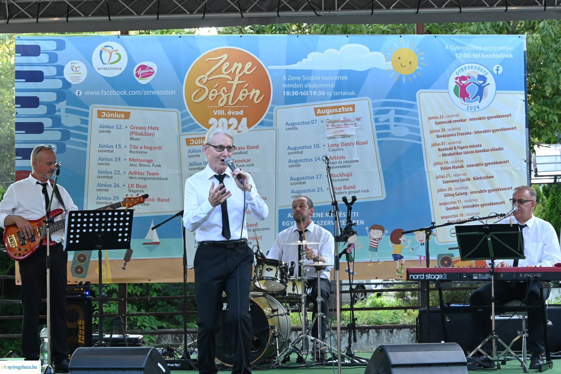 Granville Pillar és kísérő zenekara a Zene Sóstón programsorozat színpadán