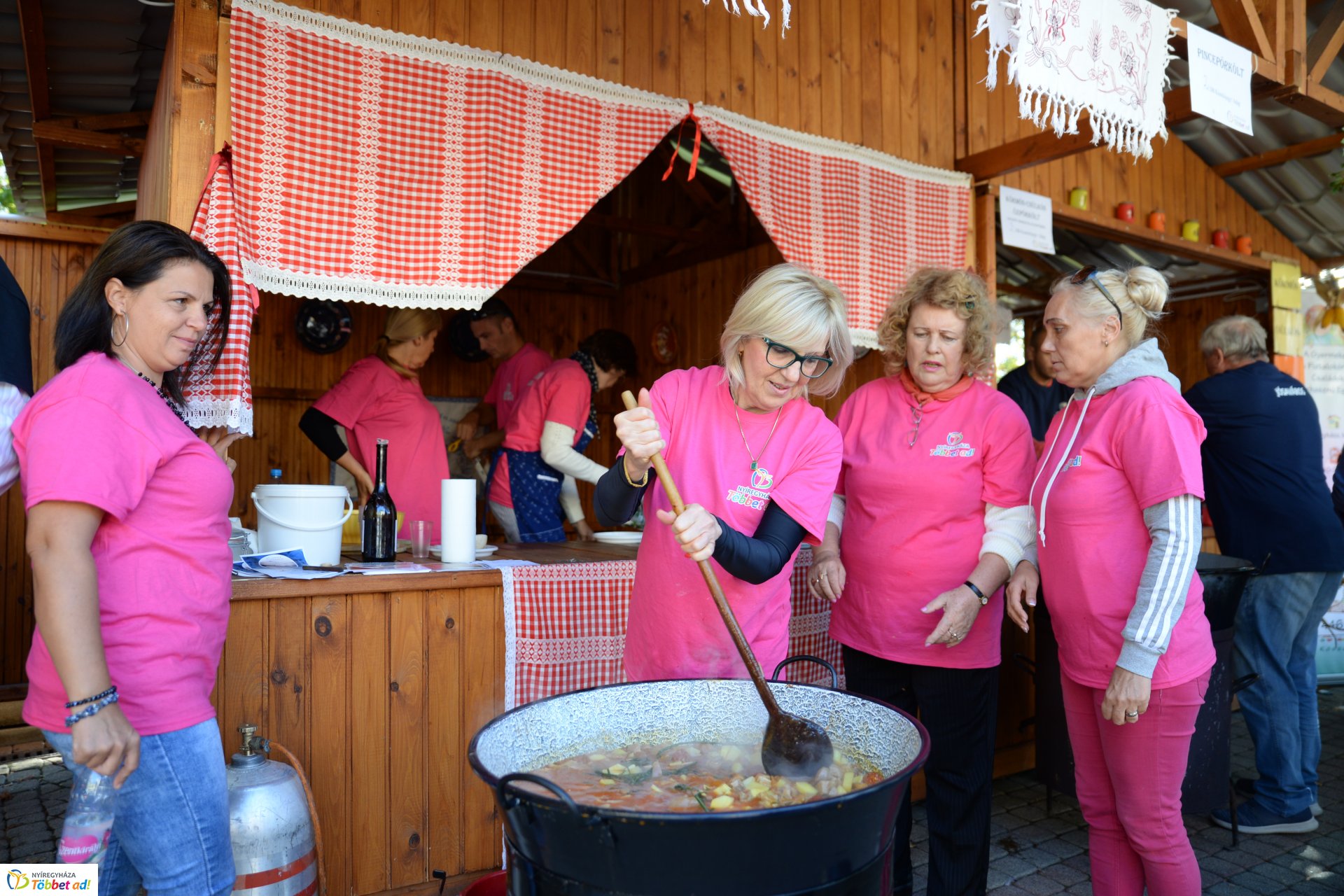 Grillbajnokság a Kossuth téren