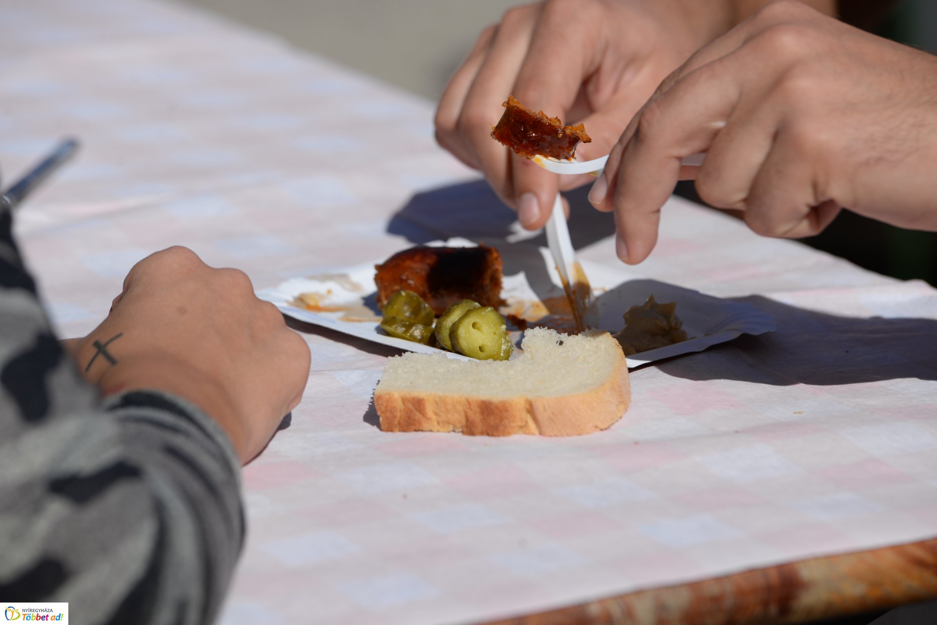 Grillbajnokság a Kossuth téren