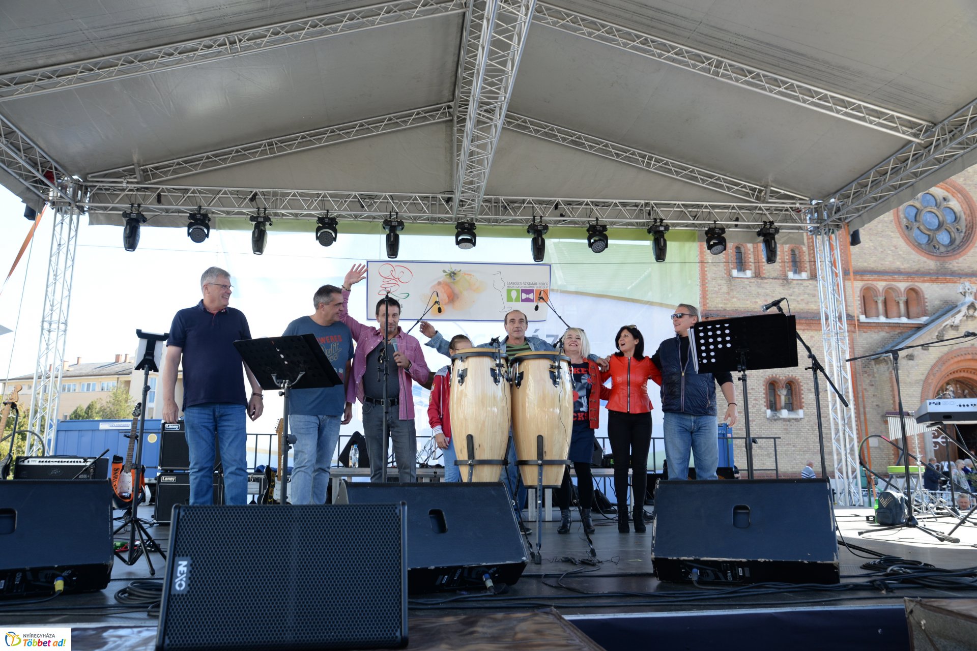 Grillbajnokság a Kossuth téren