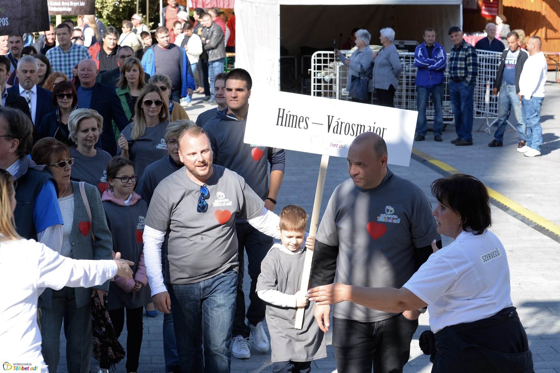 Grillbajnokság a Kossuth téren