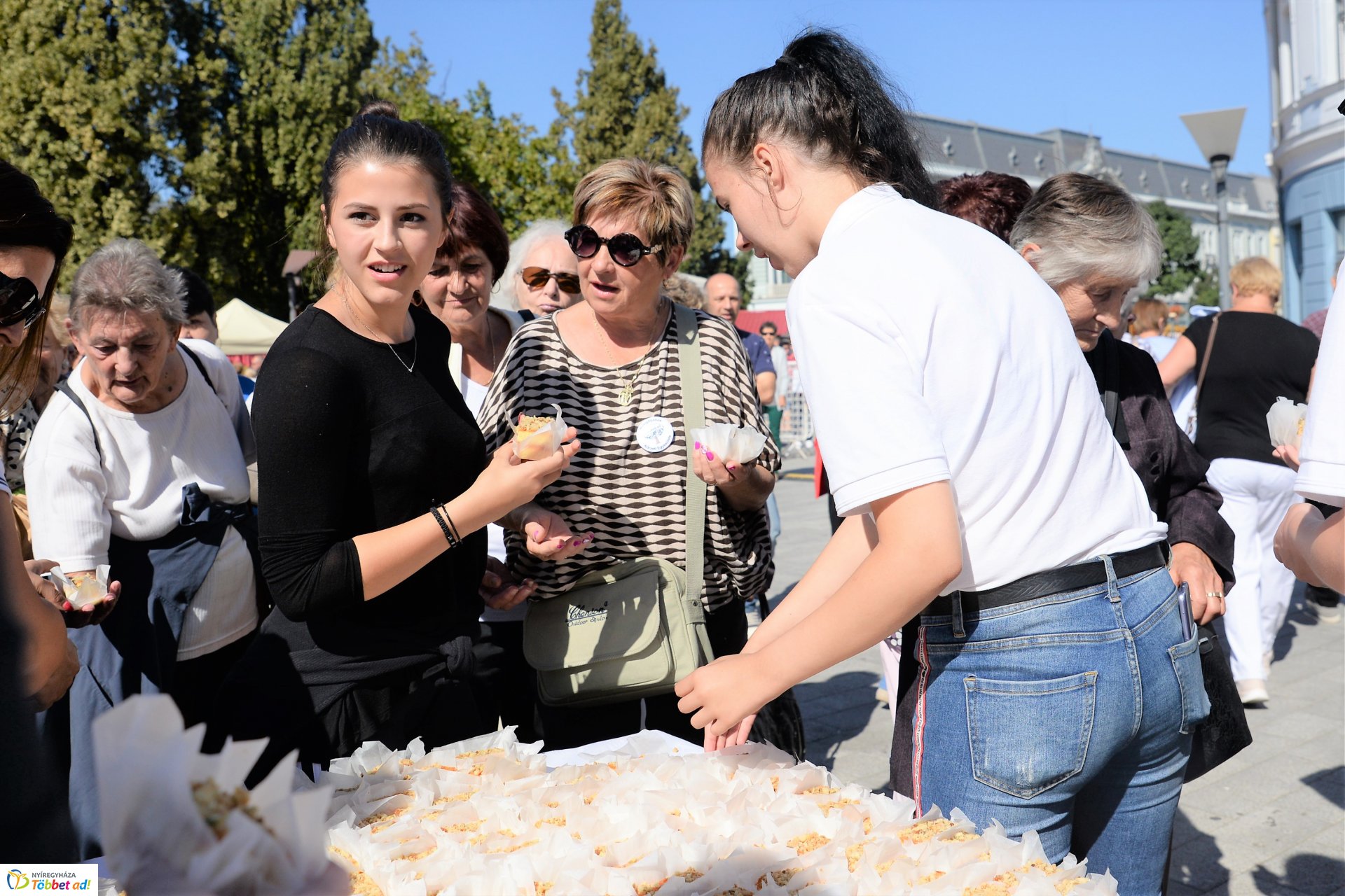 Grillbajnokság a Kossuth téren