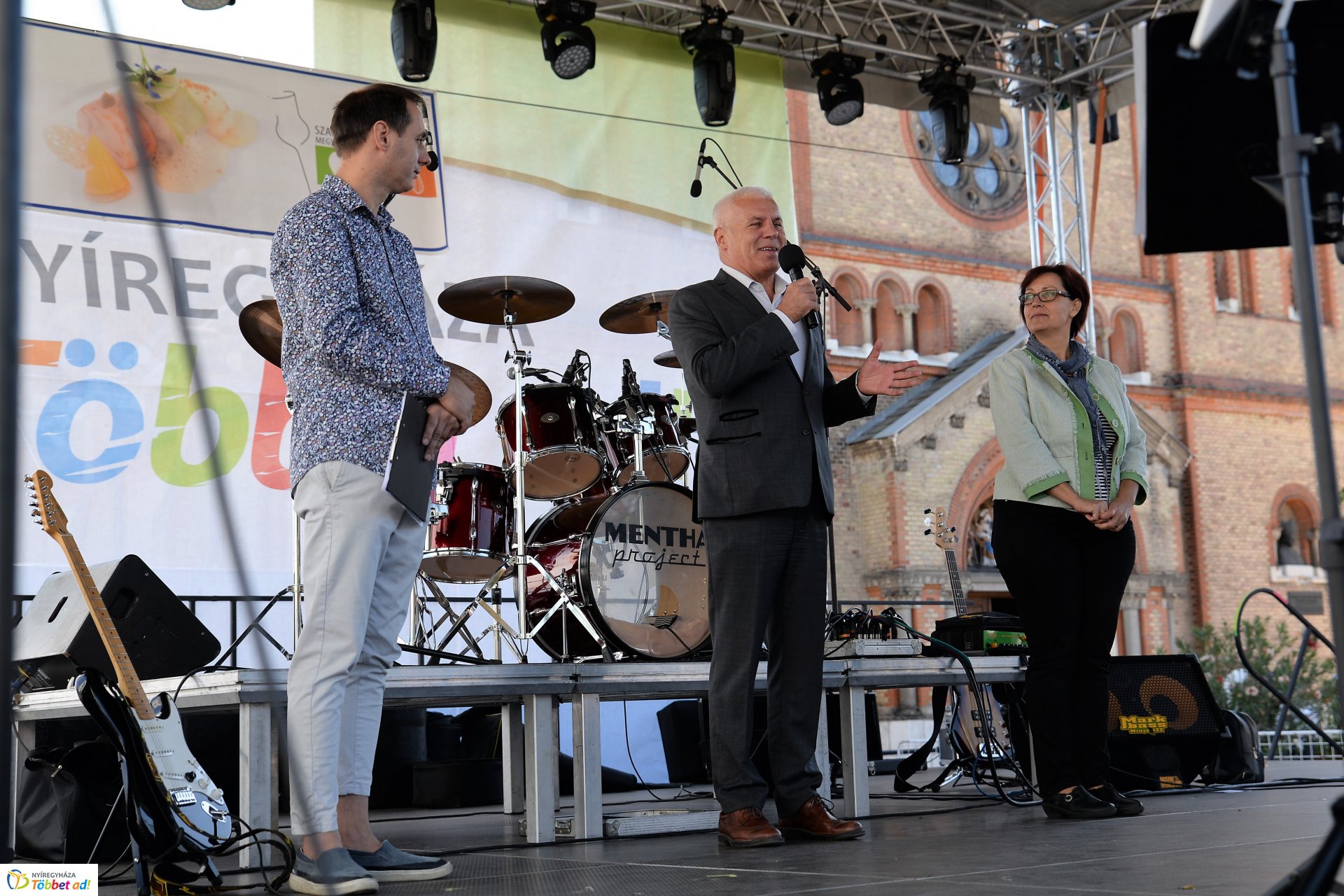 Grillbajnokság a Kossuth téren