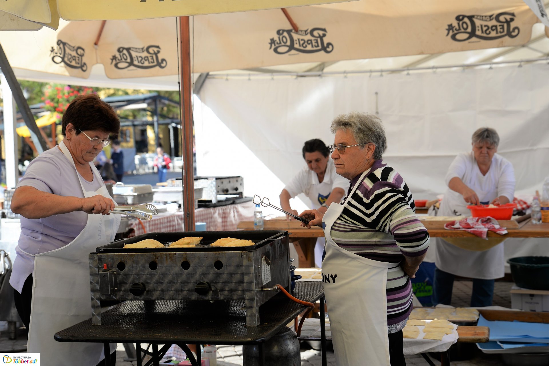 Grillbajnokság a Kossuth téren