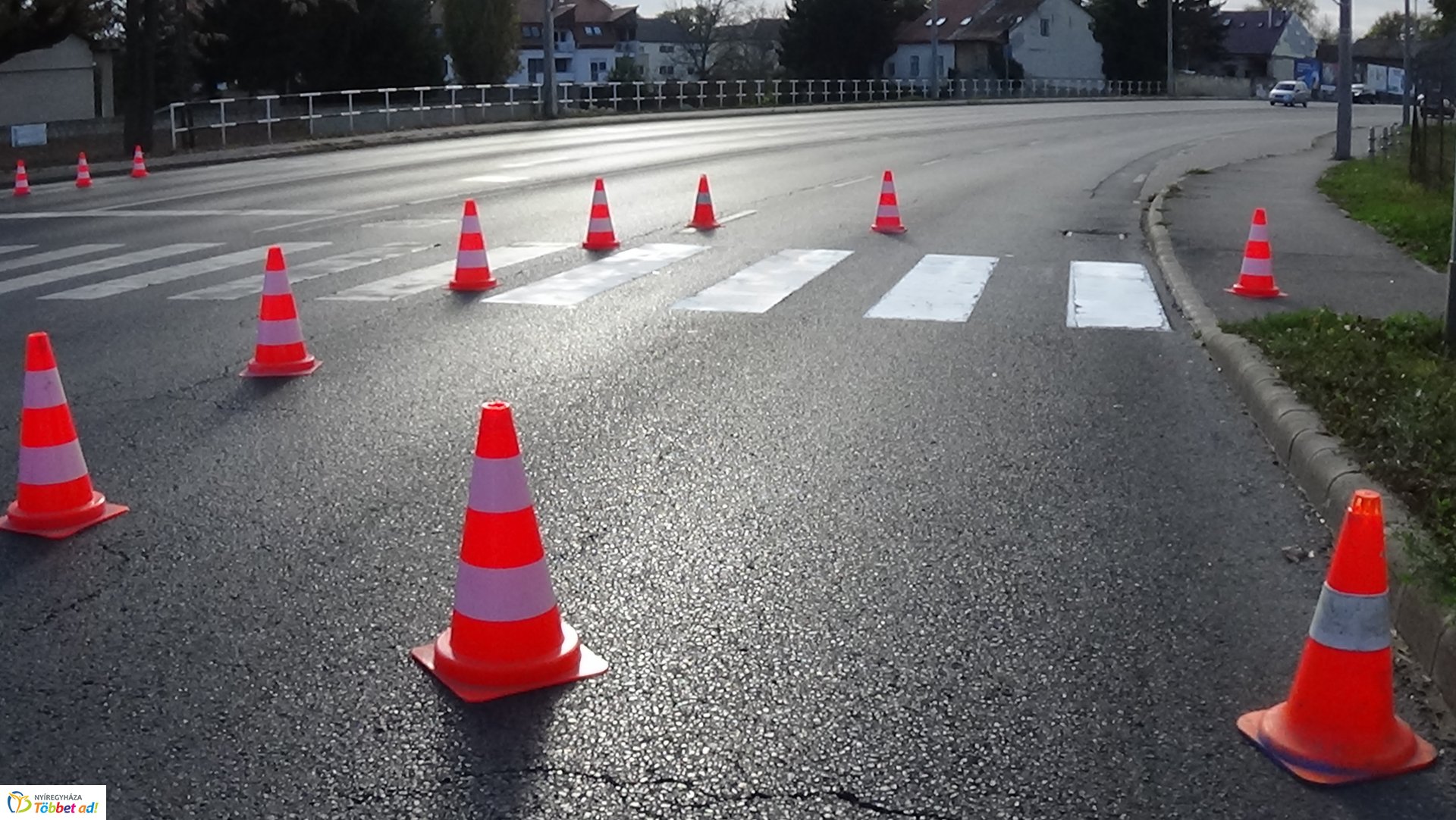 Gyalogos-átkelőhelyeket festettek a belváros több pontján