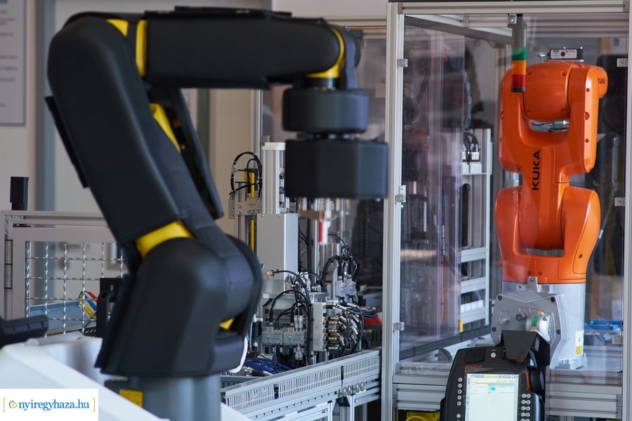 Gyártásszimulációs eszköz átadás a Szakképzési Centrumban