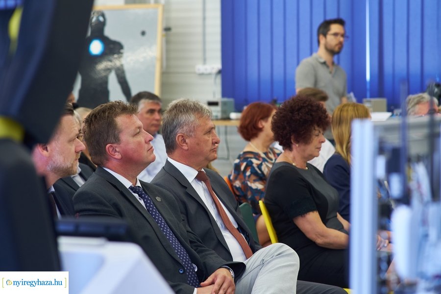 Gyártásszimulációs eszköz átadás a Szakképzési Centrumban