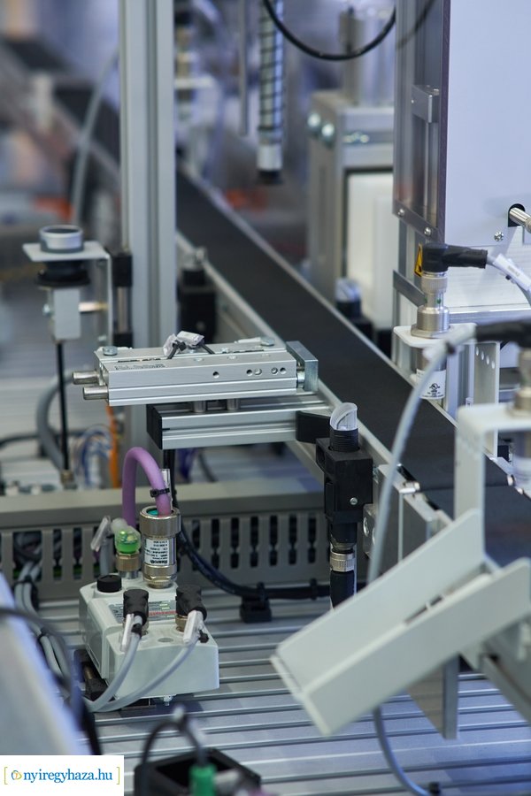 Gyártásszimulációs eszköz átadás a Szakképzési Centrumban