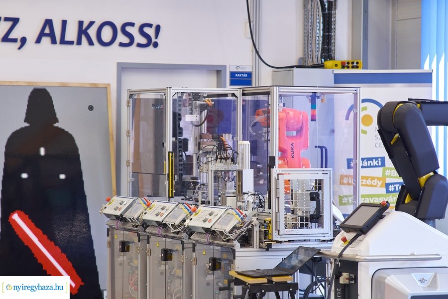 Gyártásszimulációs eszköz átadás a Szakképzési Centrumban