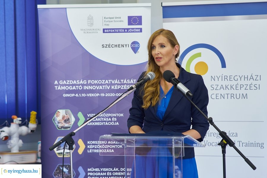 Gyártásszimulációs eszköz átadás a Szakképzési Centrumban