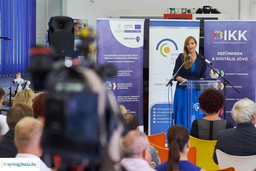 Gyártásszimulációs eszköz átadás a Szakképzési Centrumban