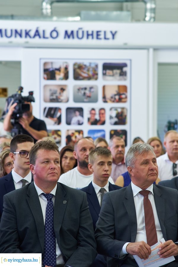 Gyártásszimulációs eszköz átadás a Szakképzési Centrumban