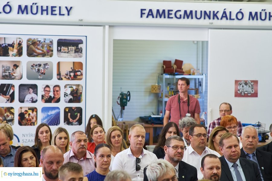 Gyártásszimulációs eszköz átadás a Szakképzési Centrumban