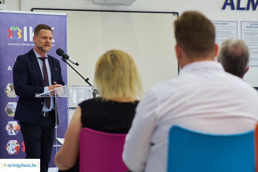 Gyártásszimulációs eszköz átadás a Szakképzési Centrumban