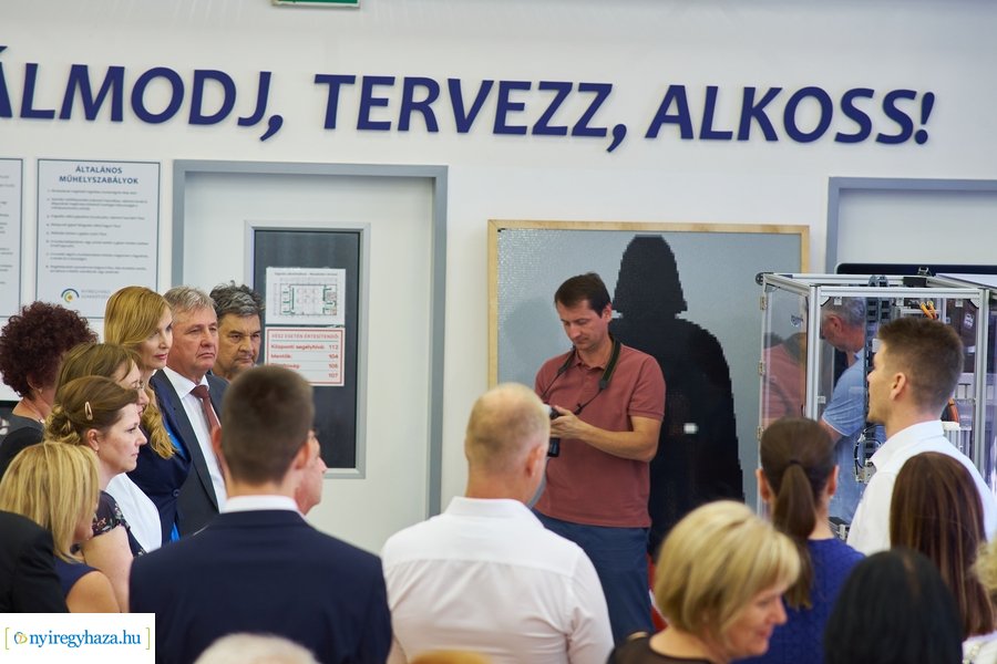 Gyártásszimulációs eszköz átadás a Szakképzési Centrumban
