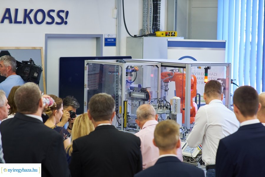 Gyártásszimulációs eszköz átadás a Szakképzési Centrumban