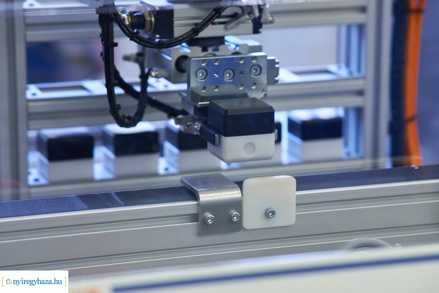 Gyártásszimulációs eszköz átadás a Szakképzési Centrumban