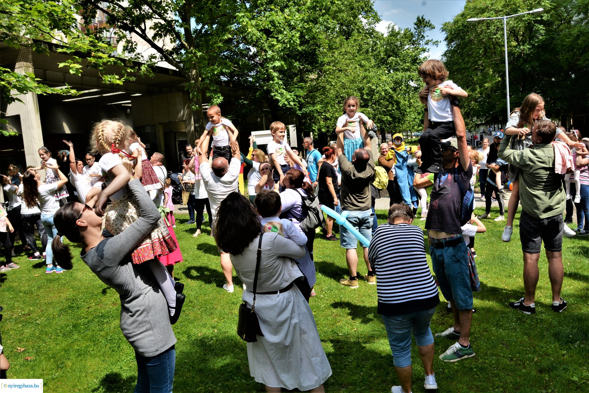 Gyereket a magasba - 2023