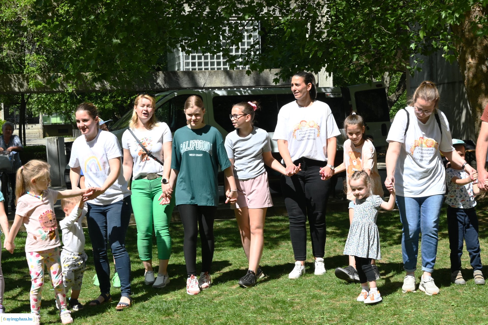 Gyereket a magasba 2024