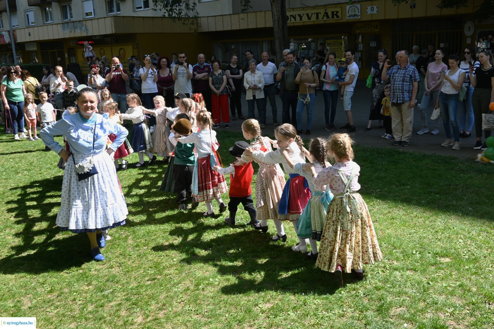 Gyereket a magasba 2024