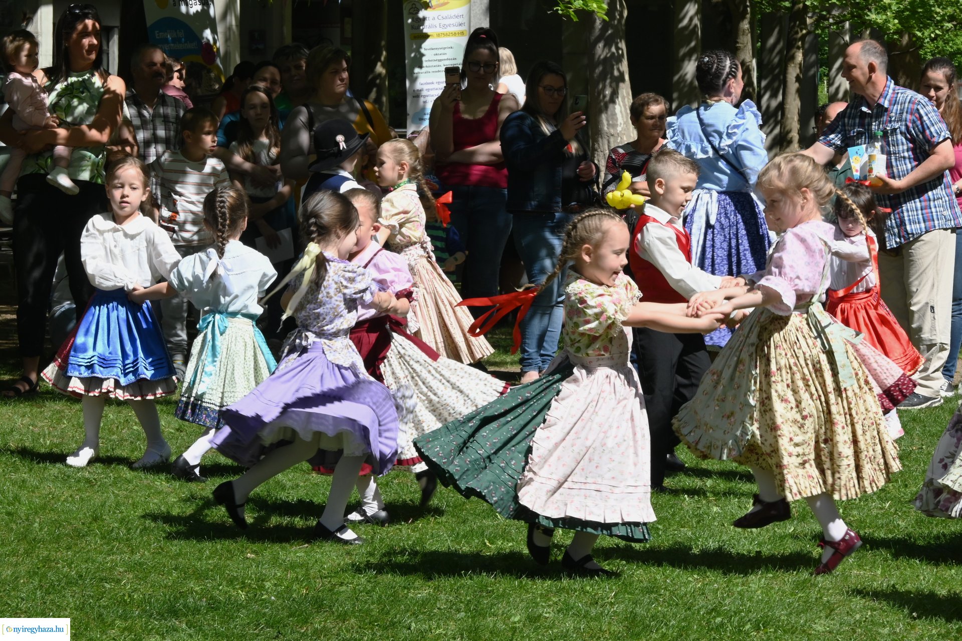 Gyereket a magasba 2024