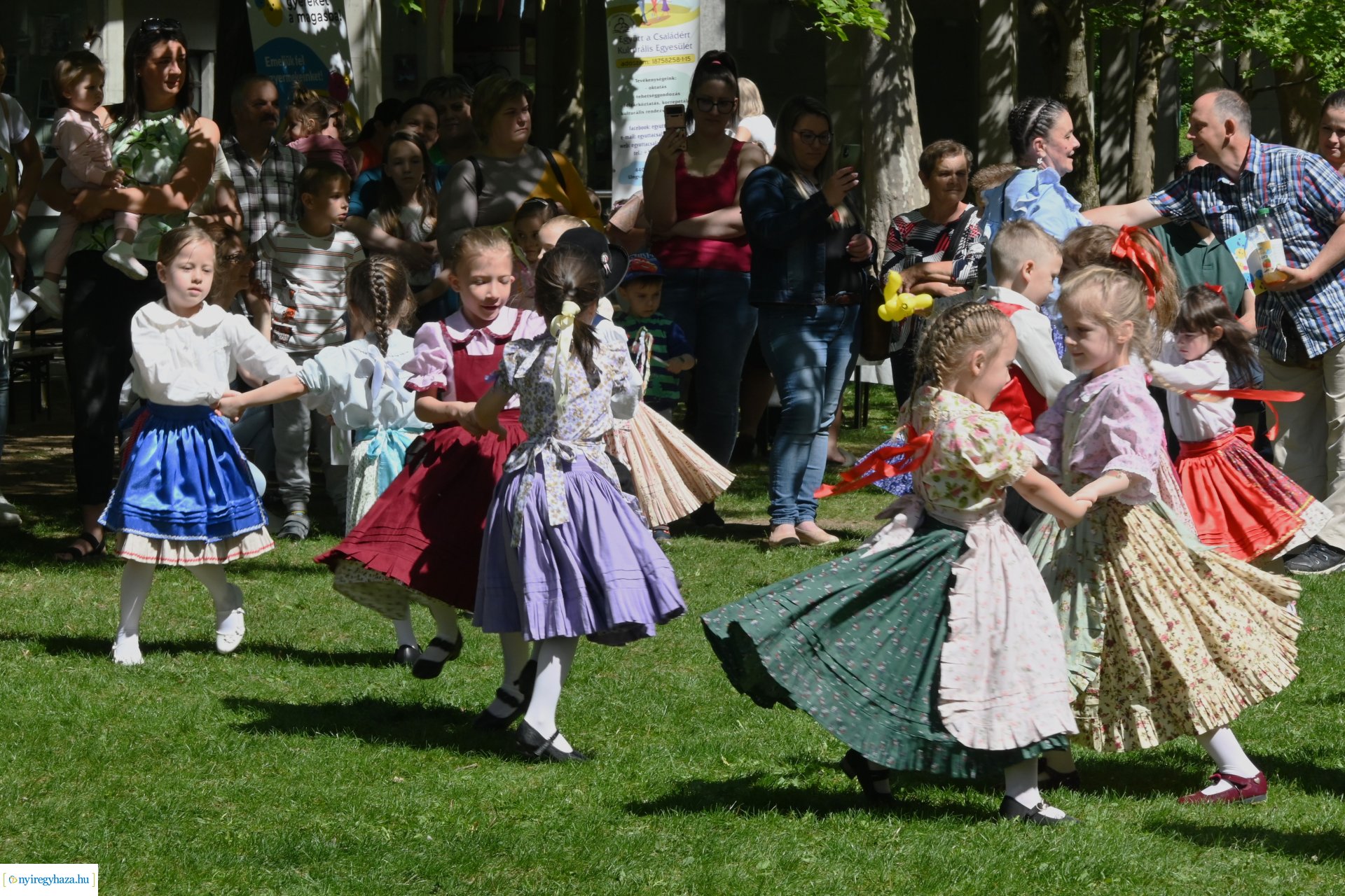 Gyereket a magasba 2024