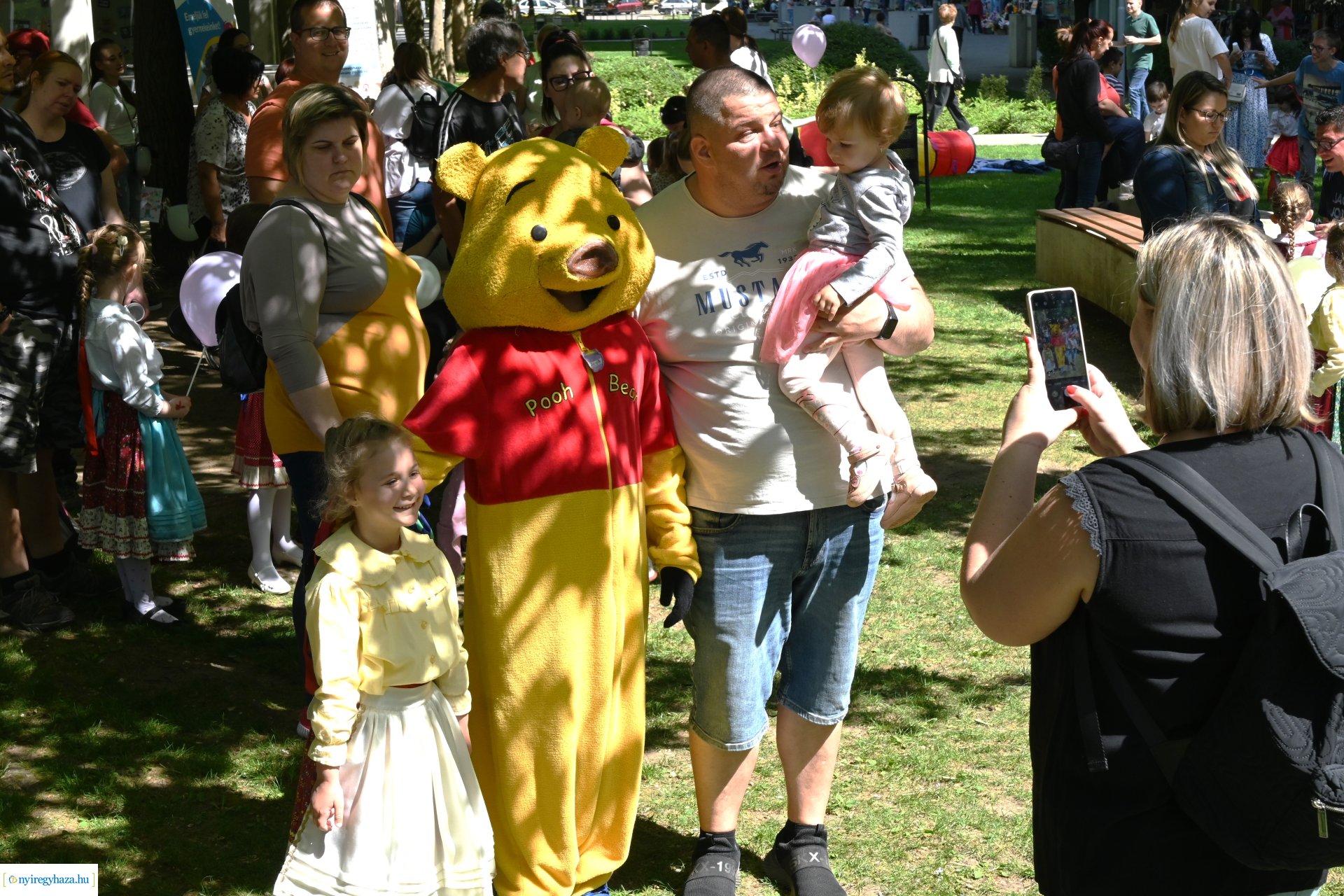 Gyereket a magasba 2024