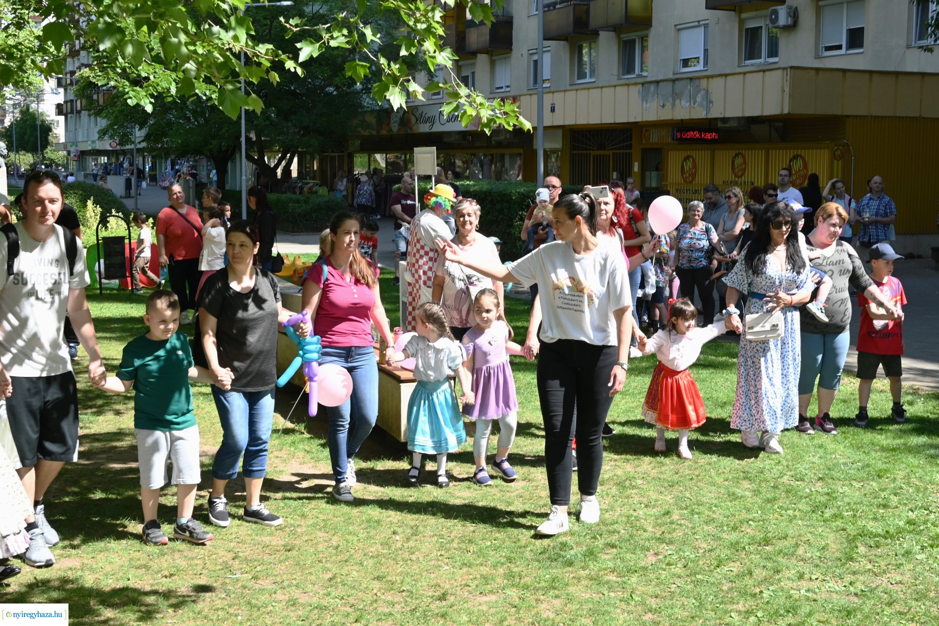 Gyereket a magasba 2024