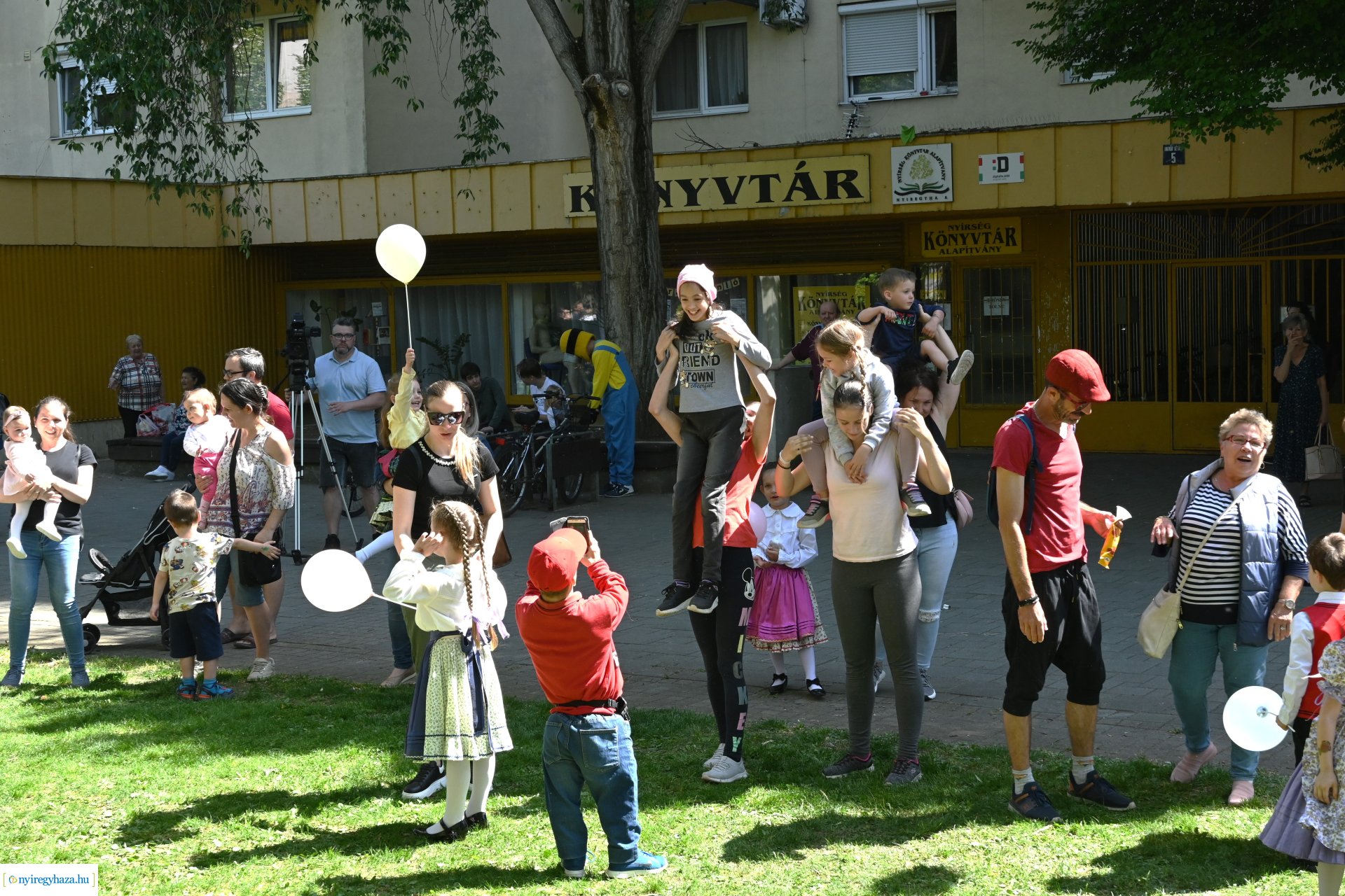 Gyereket a magasba 2024