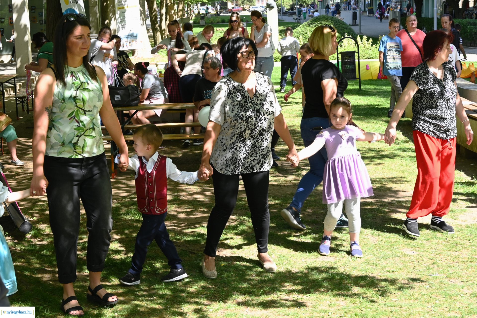 Gyereket a magasba 2024