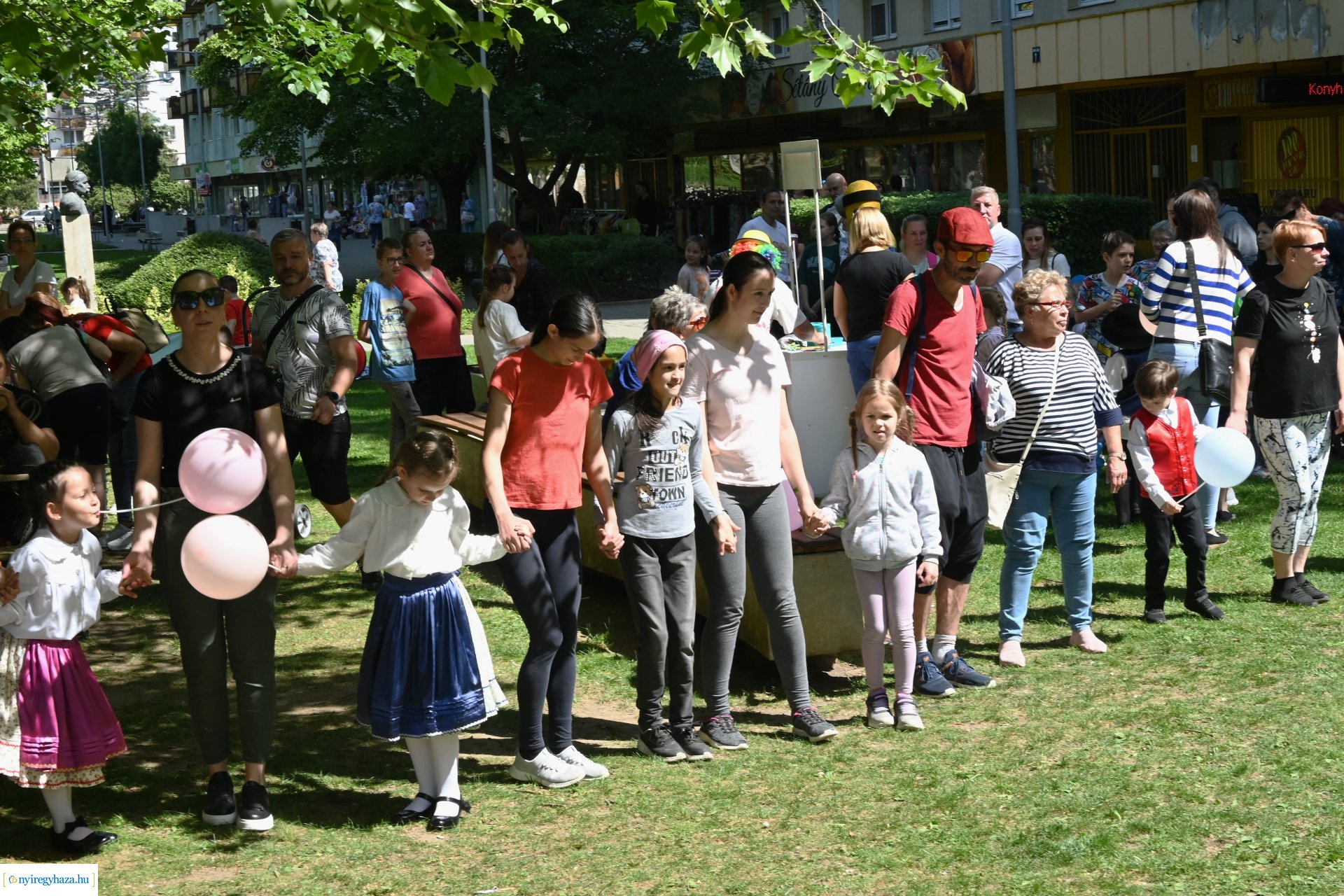 Gyereket a magasba 2024