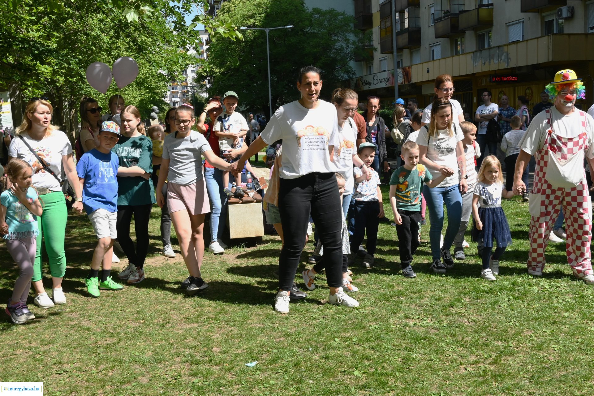 Gyereket a magasba 2024