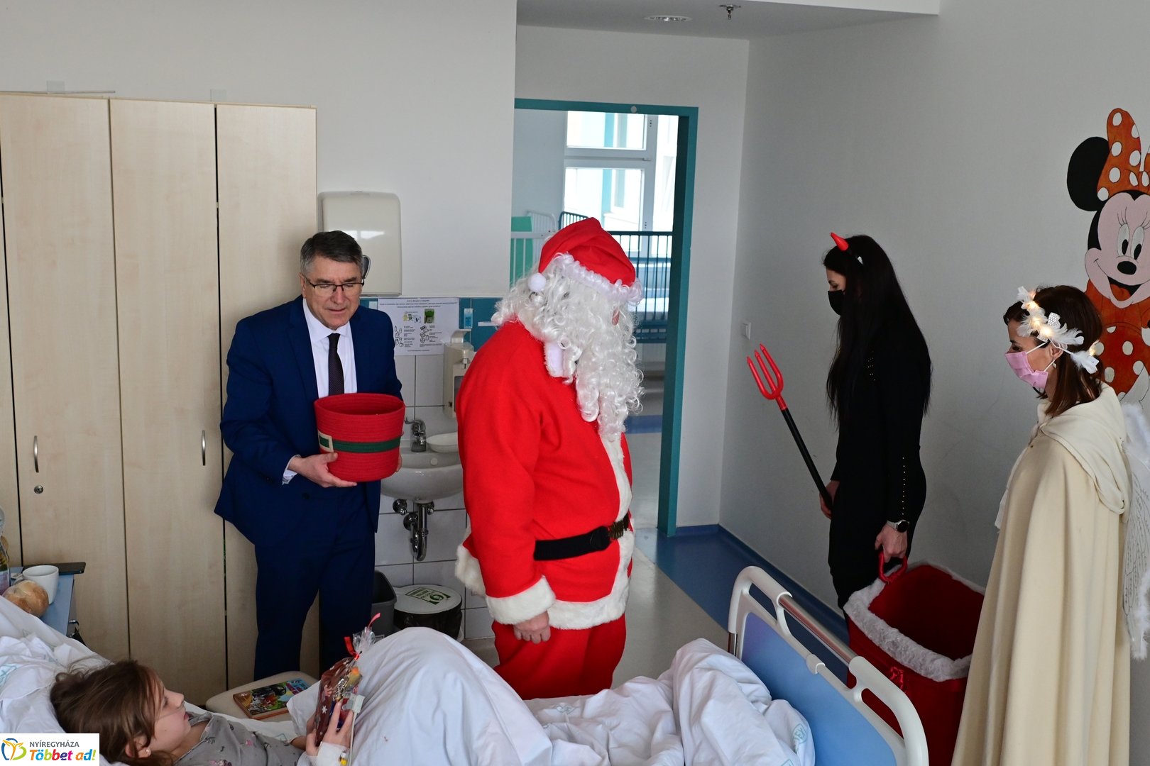 Gyerekosztályra látogatott a Mikulás - 2025