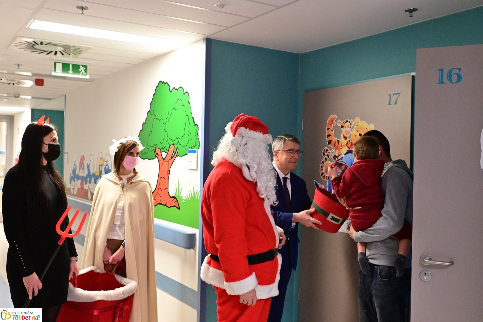 Gyerekosztályra látogatott a Mikulás - 2025