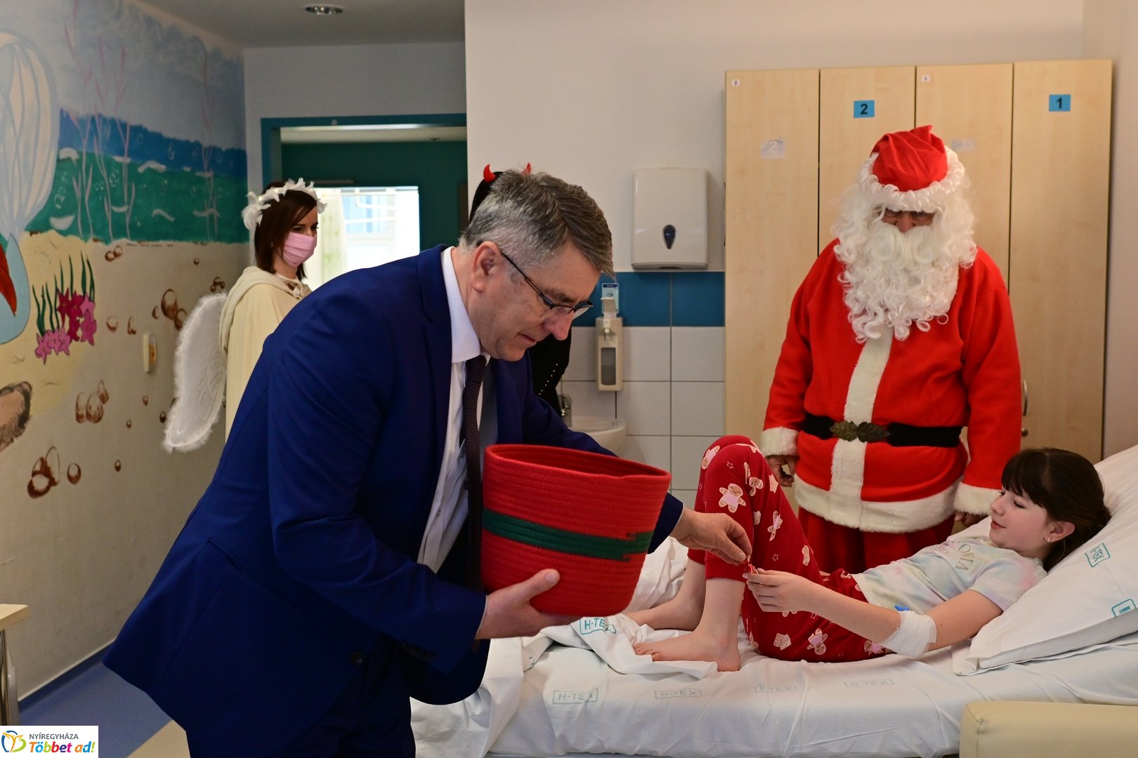 Gyerekosztályra látogatott a Mikulás - 2025