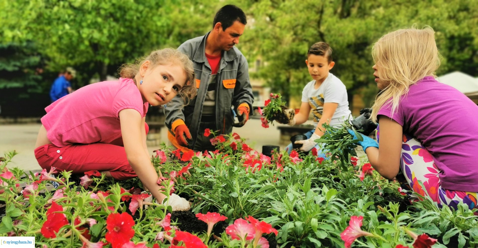Gyermekekkel közösen a virágos Nyíregyházáért!