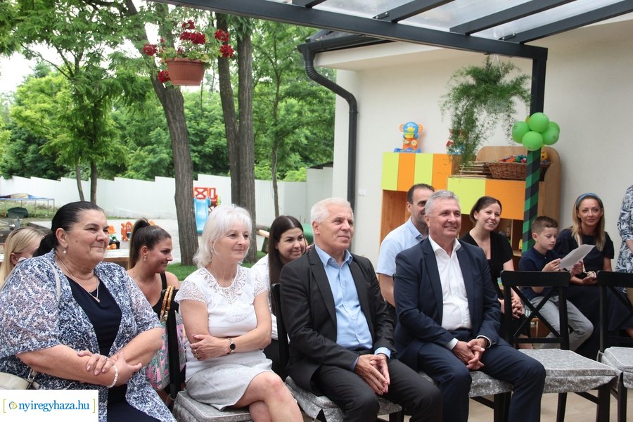 Gyöngyszem Családi Bölcsőde átadó