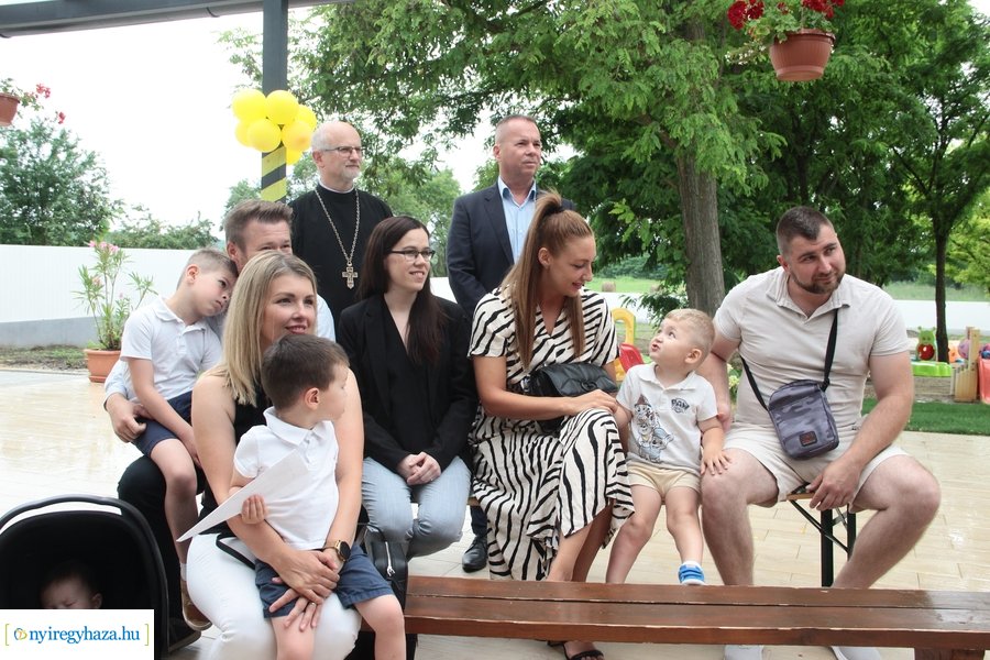 Gyöngyszem Családi Bölcsőde átadó