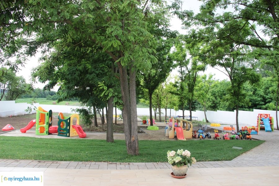 Gyöngyszem Családi Bölcsőde átadó