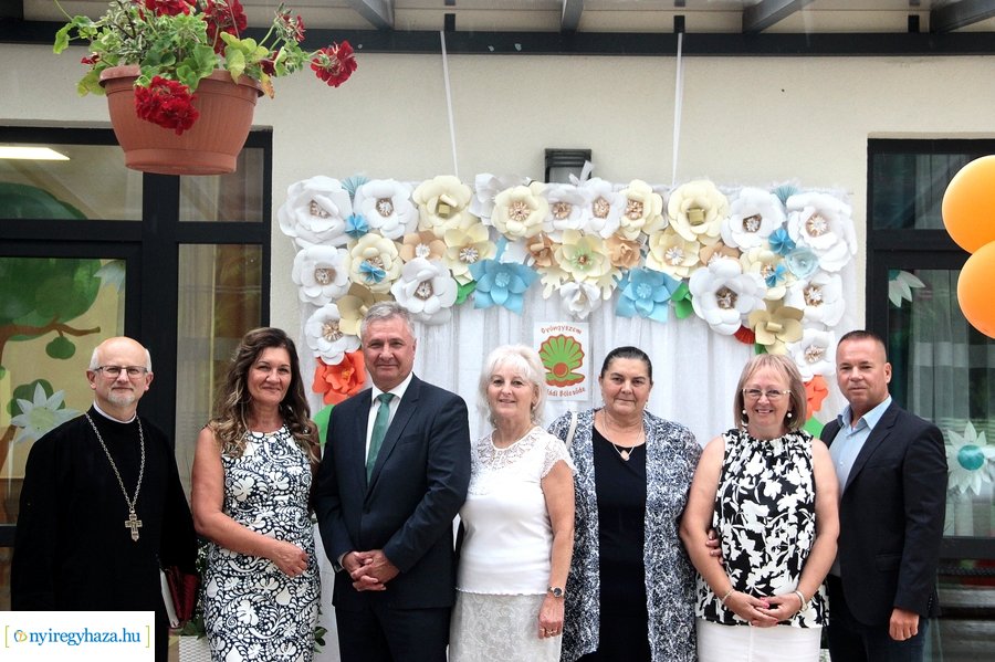 Gyöngyszem Családi Bölcsőde átadó