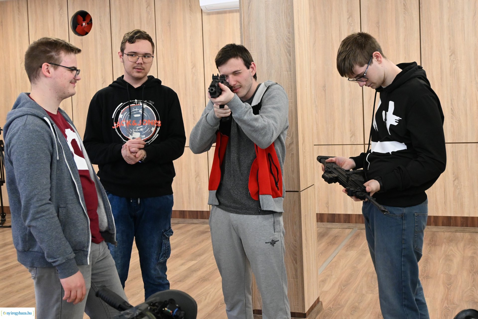 Haditechnikai bemutató a Bánkiban