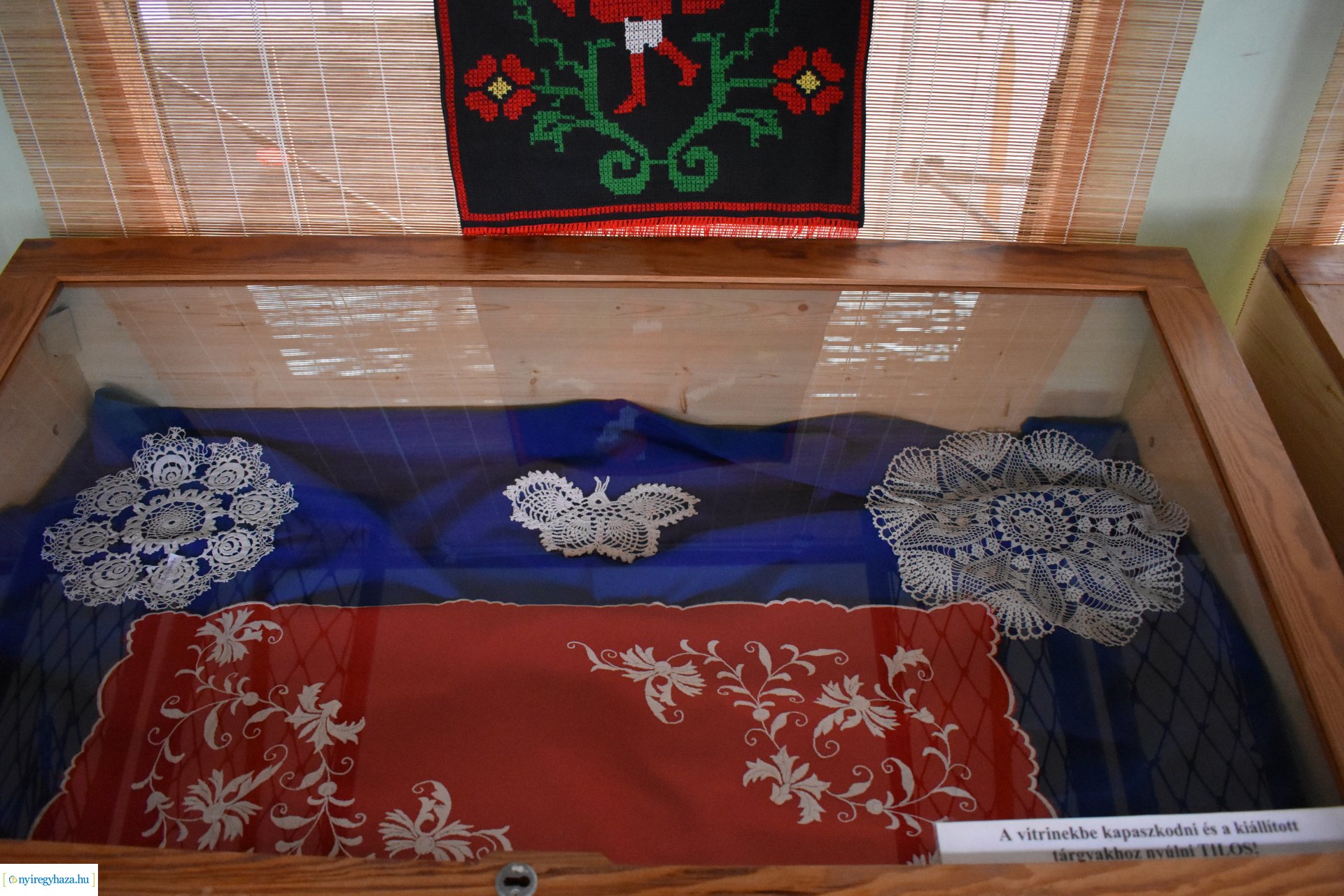 Hagyományok tisztelete címmel nyílt kiállítás a Vasutas Művelődési Házban