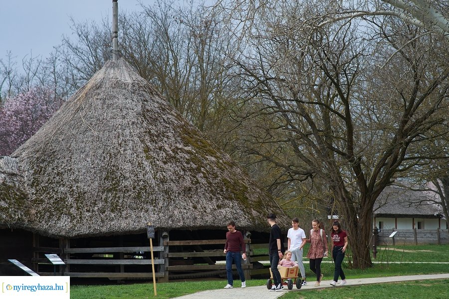 Hagyományos húsvéti tojásfestés a múzeumfaluban 2022