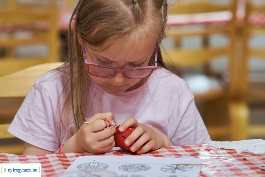 Hagyományos húsvéti tojásfestés a múzeumfaluban 2022