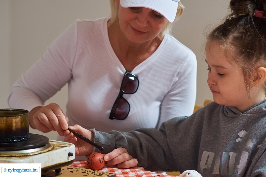 Hagyományos húsvéti tojásfestés a múzeumfaluban 2022