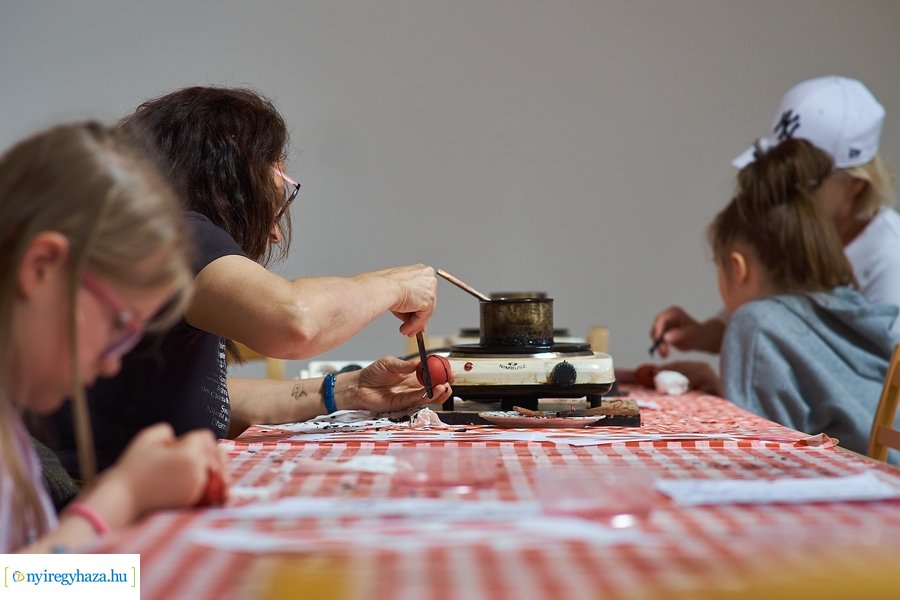 Hagyományos húsvéti tojásfestés a múzeumfaluban 2022